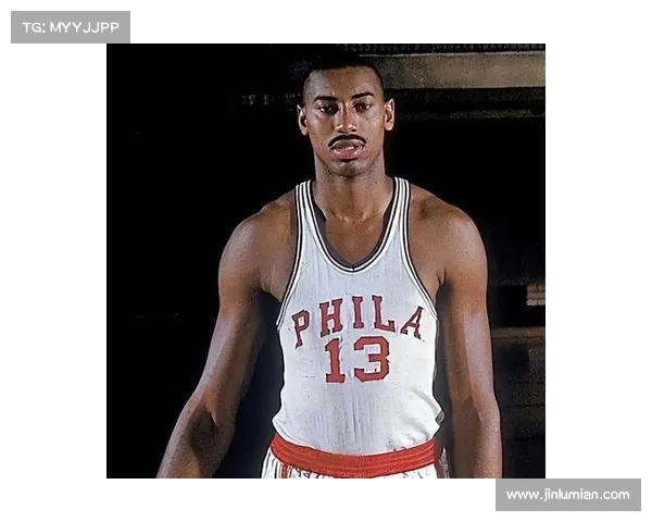 揭秘张伯伦在篮球场上的多面手角色与战术价值解析